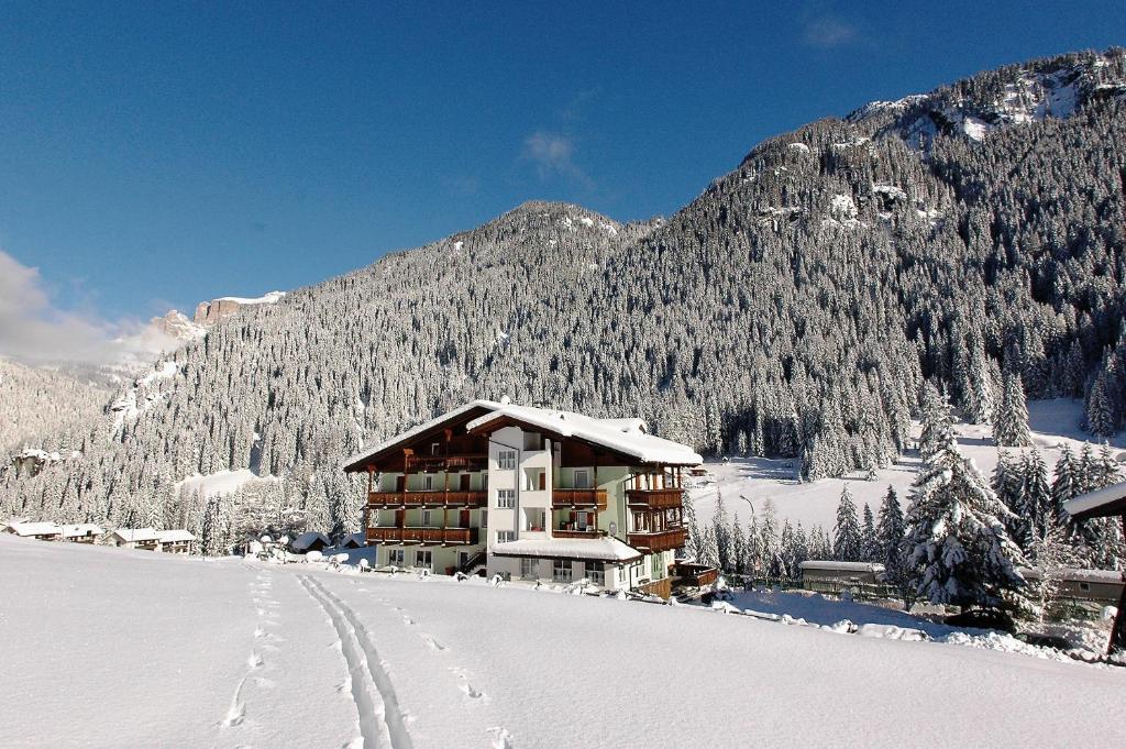 Hotel Sassleng Val Di Fassa Exterior foto